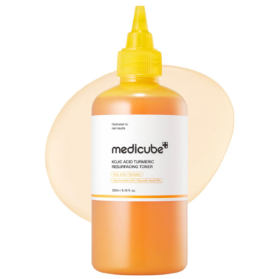 تونر روشن کننده مدی‌کیوب مدل Kojic Acid Turmeric Resurfacing Toner